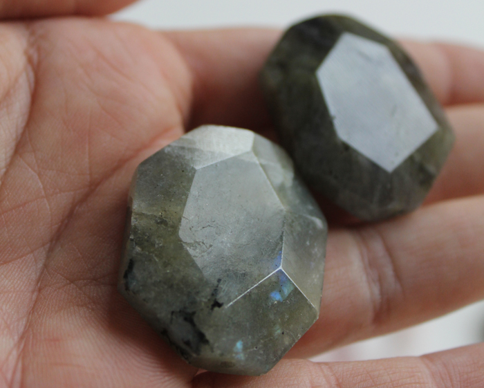 Labradorite stones | www.ladymelbourne.com.au