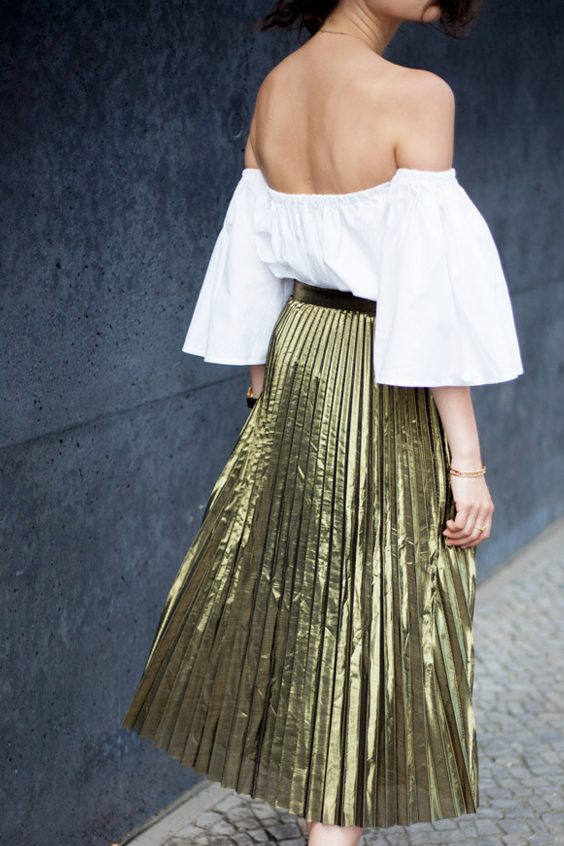 Gold pleat skirt | more on www.ladymelbourne.com.au