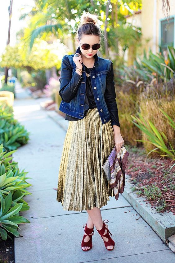 Gold pleat skirt | more on www.ladymelbourne.com.au