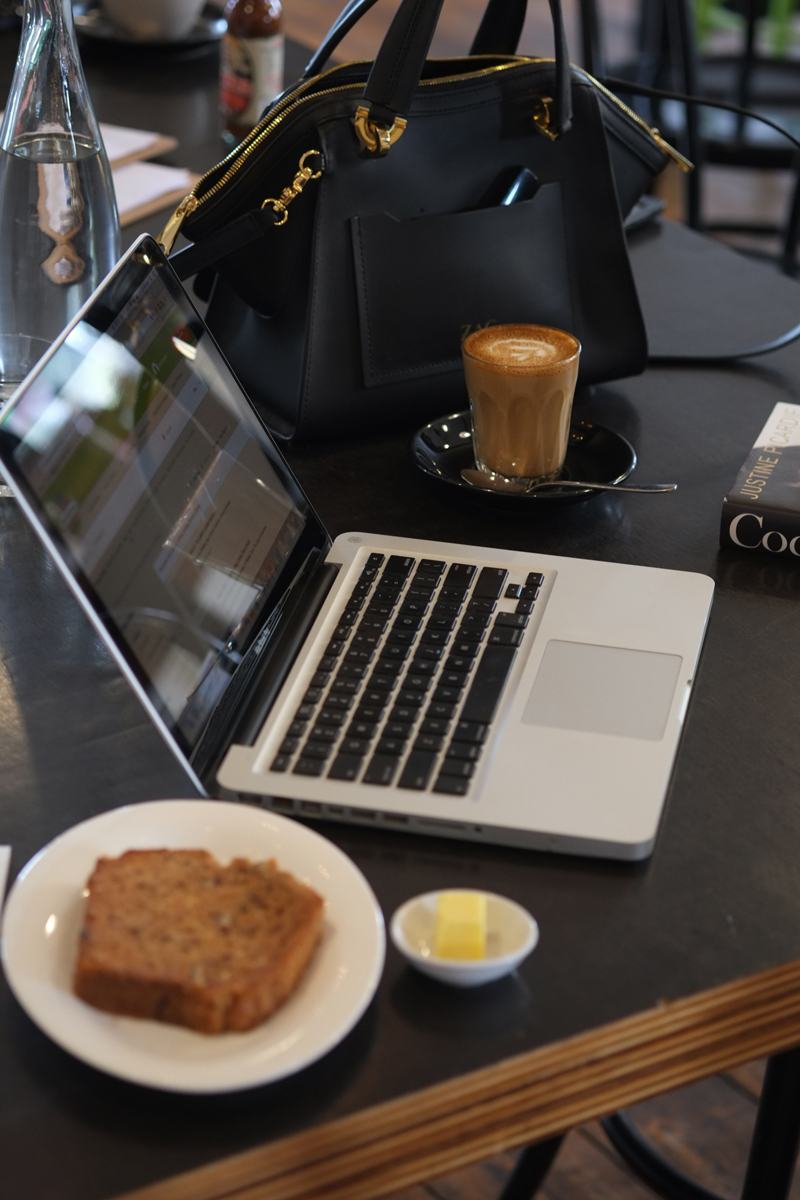 Lady Melbourne at her favourite cafe, blogging | www.ladymelbourne.com.au