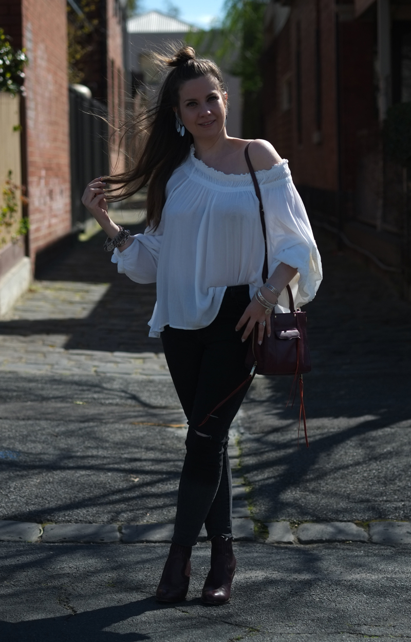 Off shoulder top with skinny jeans | more on www.ladymelbourne.com.au