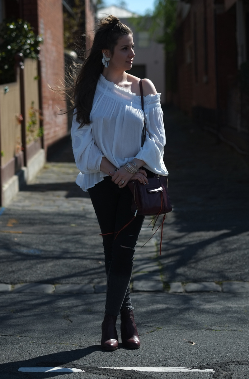 Off shoulder top with skinny jeans | more on www.ladymelbourne.com.au