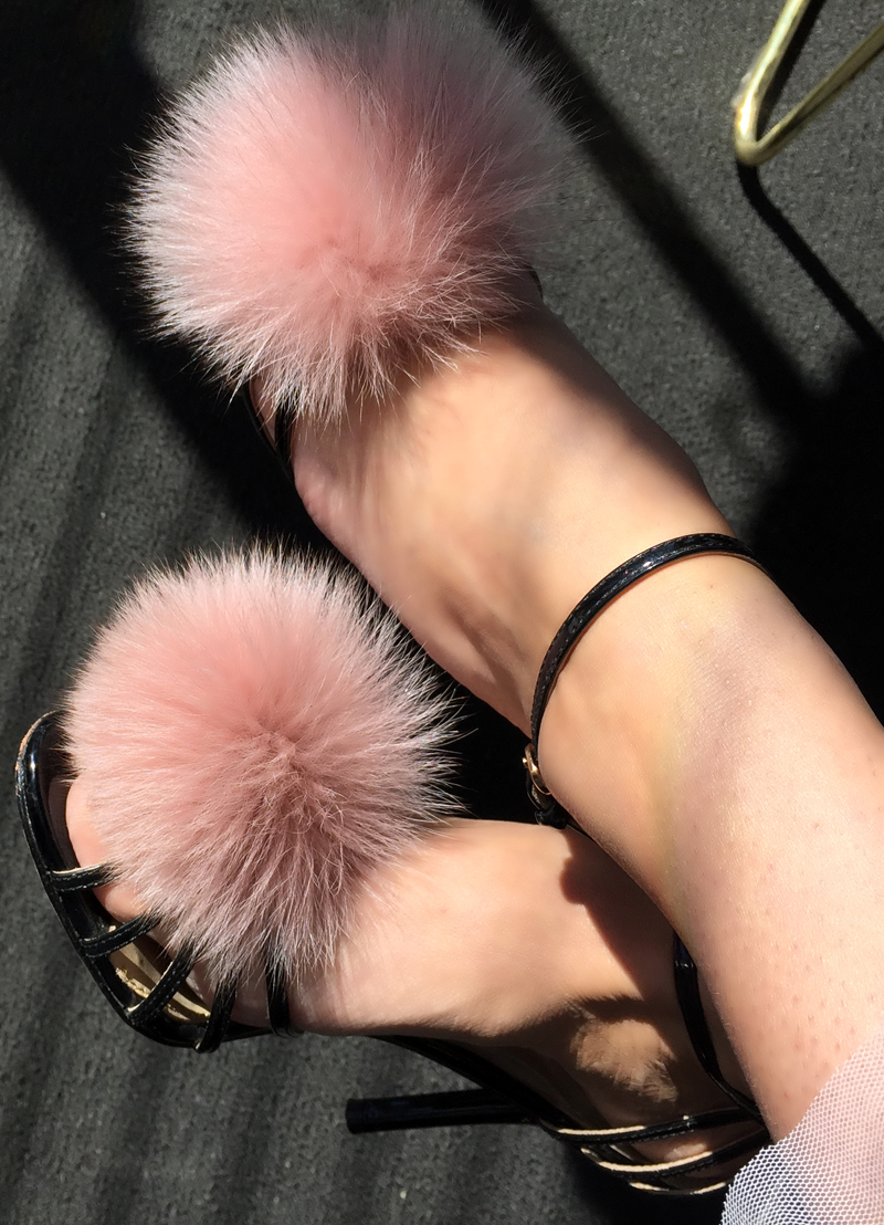 Pom-pom heels