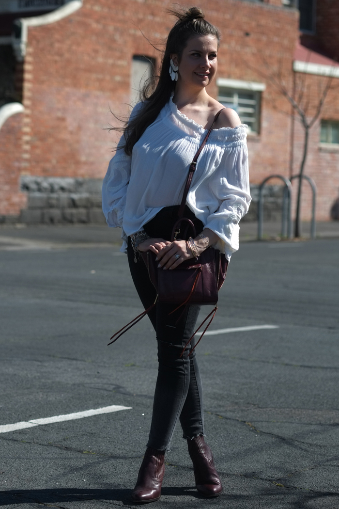 Off shoulder top with skinny jeans | more on www.ladymelbourne.com.au